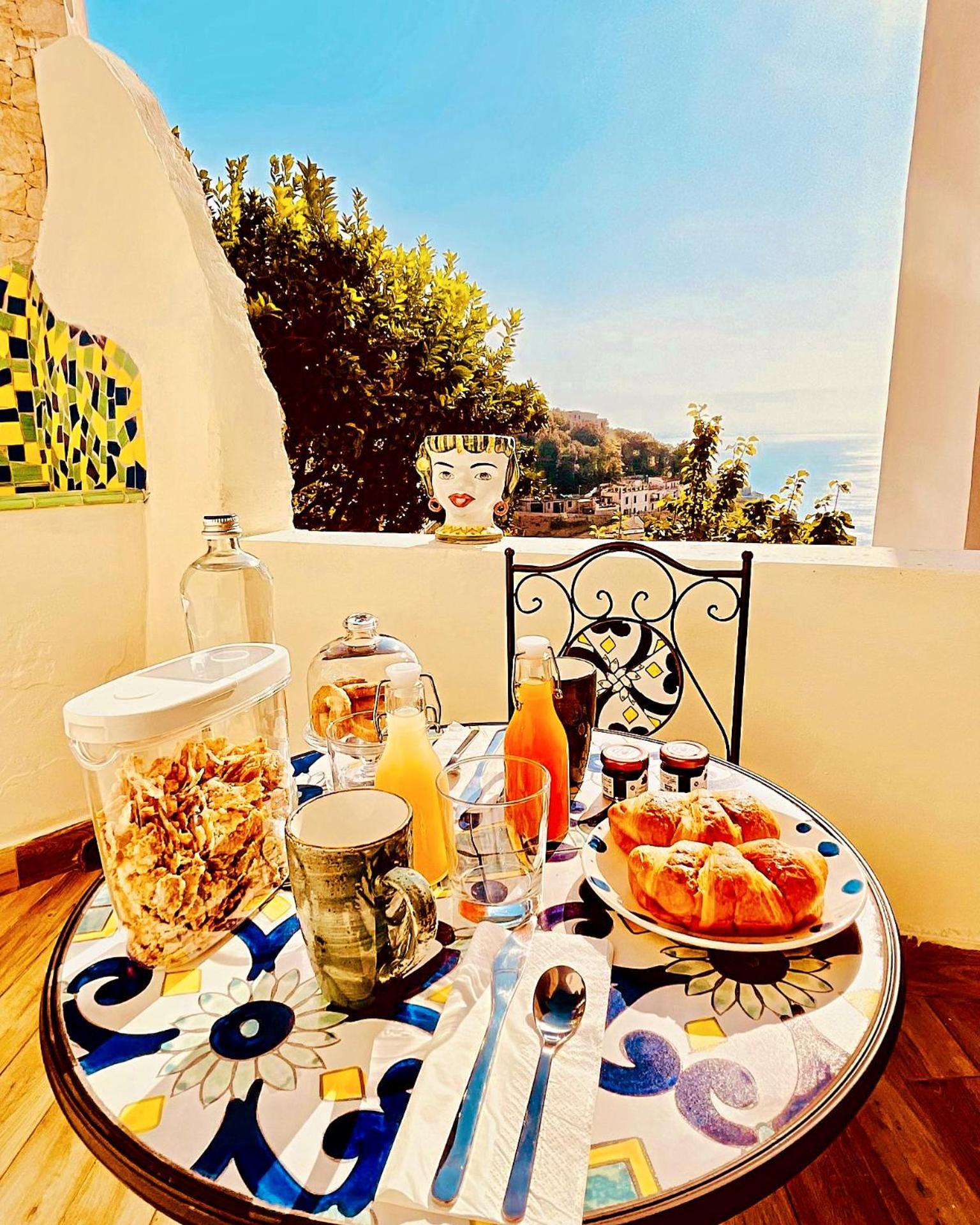 شقة Borgo Virginia - Sea View In Amalfi Coast Vietri المظهر الخارجي الصورة